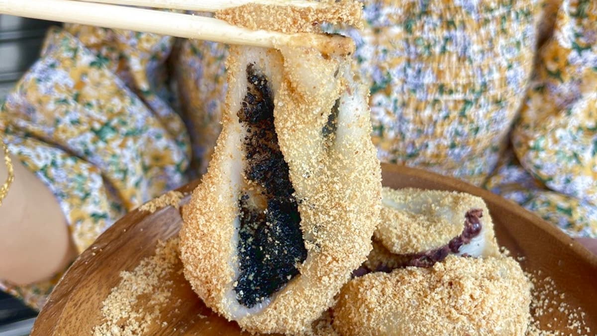 芝麻也是很推薦的口味，尤其搭配外層的花生粉更是美味。（圖片來源：跟著踢小米吃喝玩樂趣）