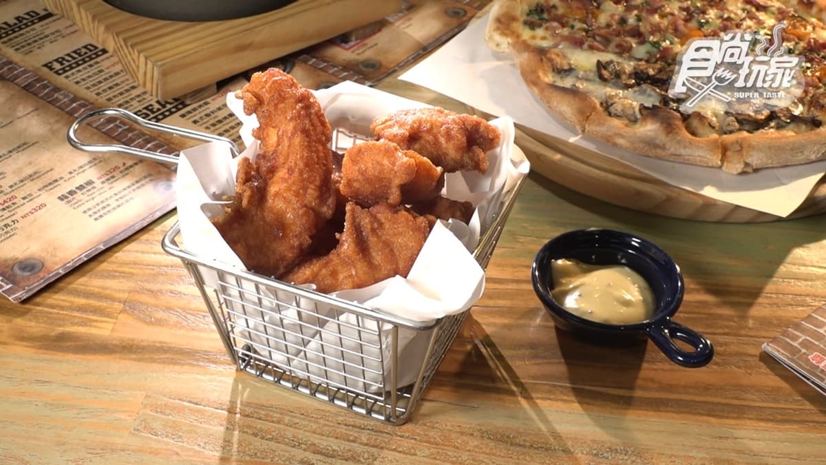 「經典酥炸雞塊」有滿滿的雞汁，吃起來非常過癮。