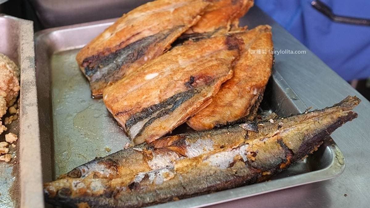 秋刀魚、虱目魚炸出來的色澤也相當可口。（圖片來源：蹦啾♥謝蘿莉）