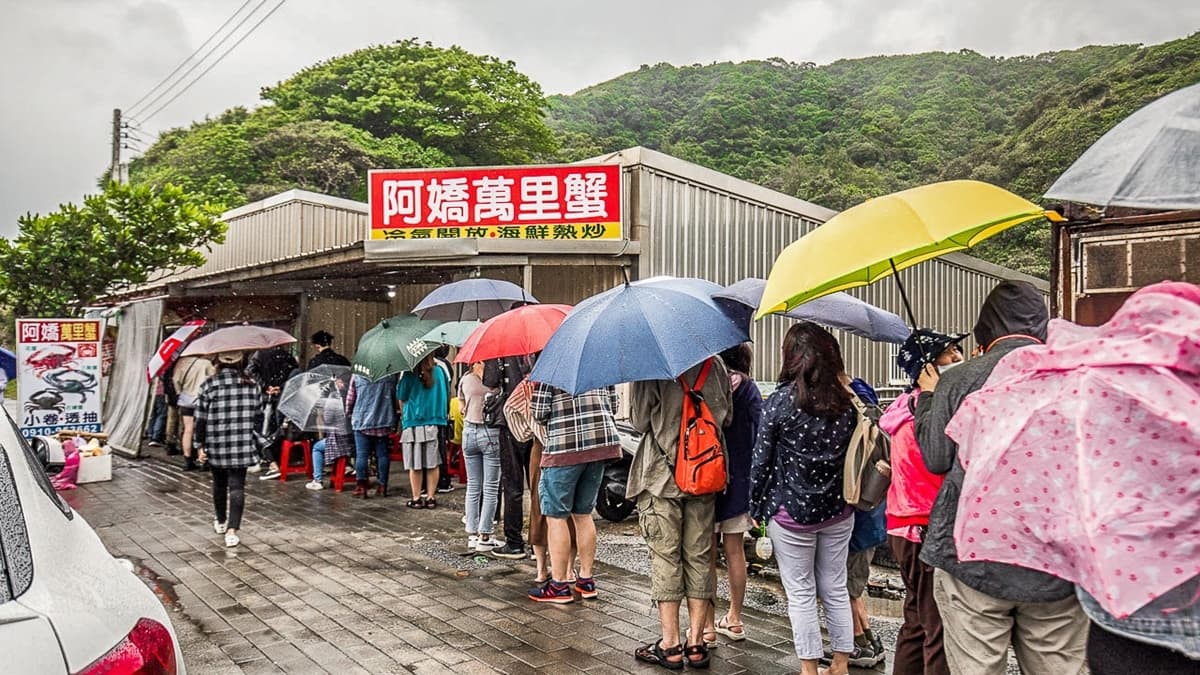 店家生意相當好，每次只要萬里蟹季開跑，不管平、假日總是排滿人潮。（圖片來源：大手牽小手玩樂趣）