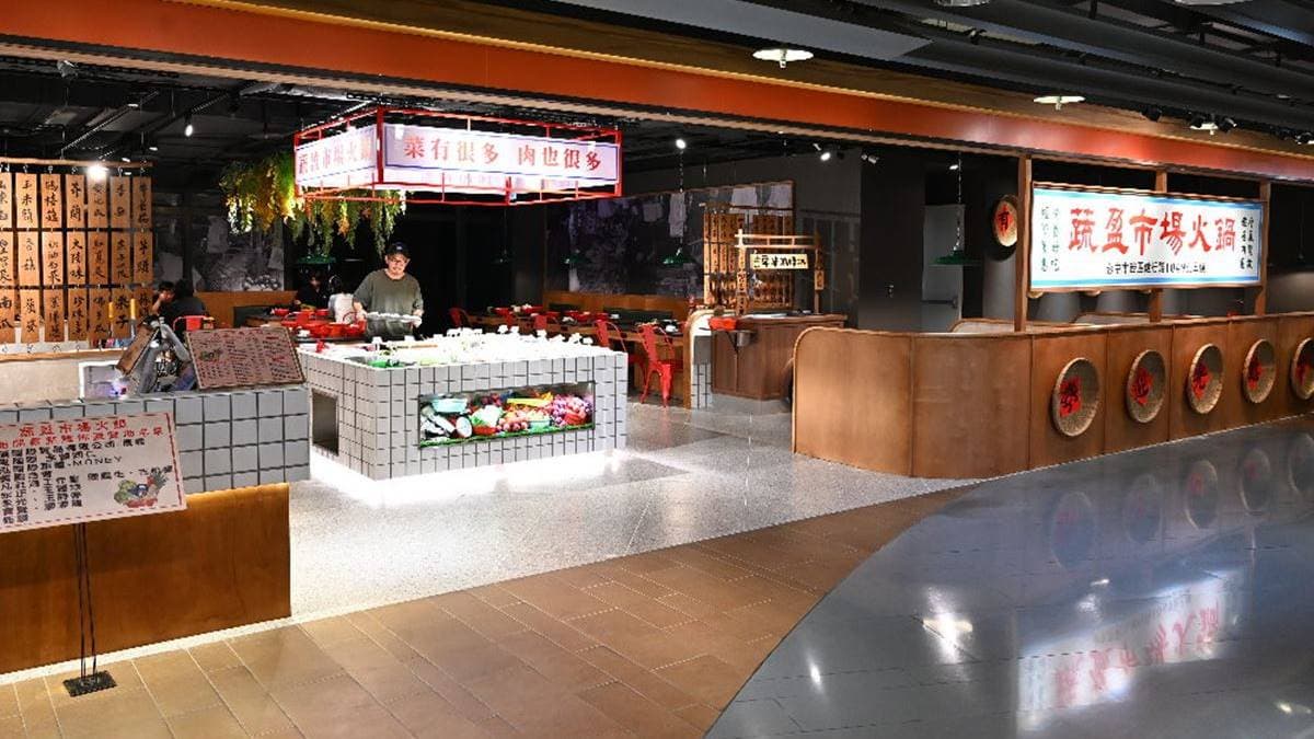 「蔬盈市場火鍋」台中店位在金典綠園道百貨３樓、第六市場內。（圖片來源：糖糖's 享食生活）