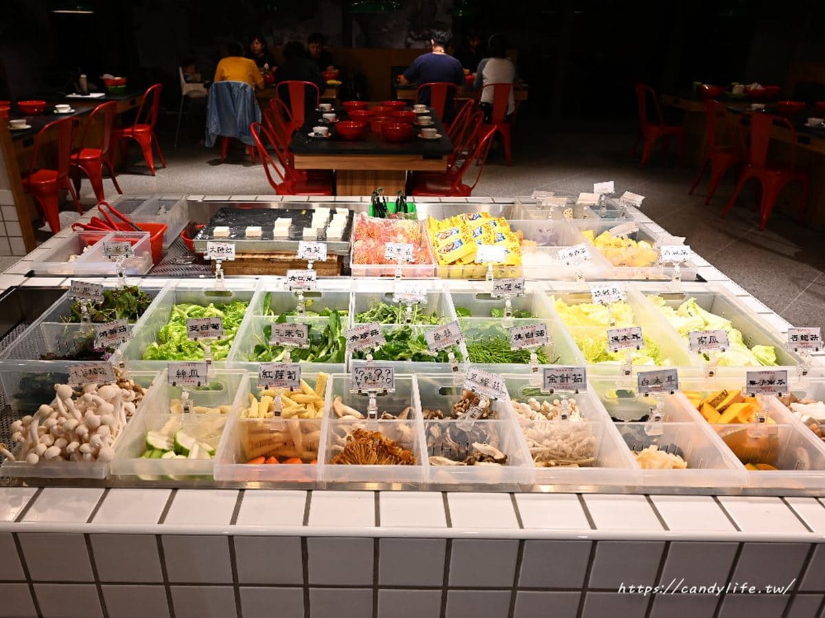 肉盤60元起買一送一!台中高CP值火鍋吃到飽,自助吧超過50種蔬菜任你夾(中獎公布) 肉盤60元起買一送一!台中高CP值火鍋吃到飽,自助吧超過50種蔬菜任你夾(中獎公布)