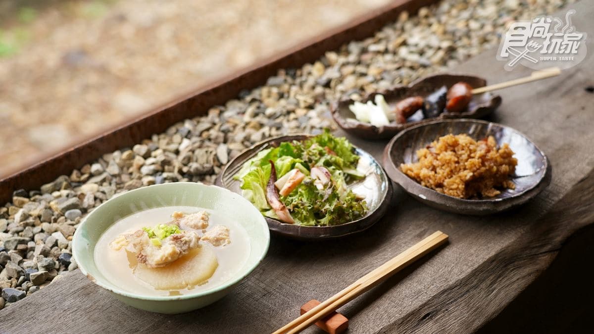 來到「夥房」可預約主人黃茂松的私廚料理，品嘗各種古早味小吃。