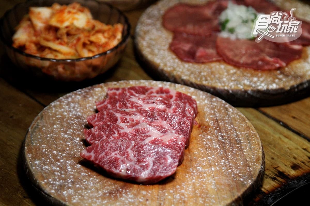 【獨家】串燒買一送一！超酷「串燒＋燒肉」居酒屋，必點厚切雞腿串、巨大牛排