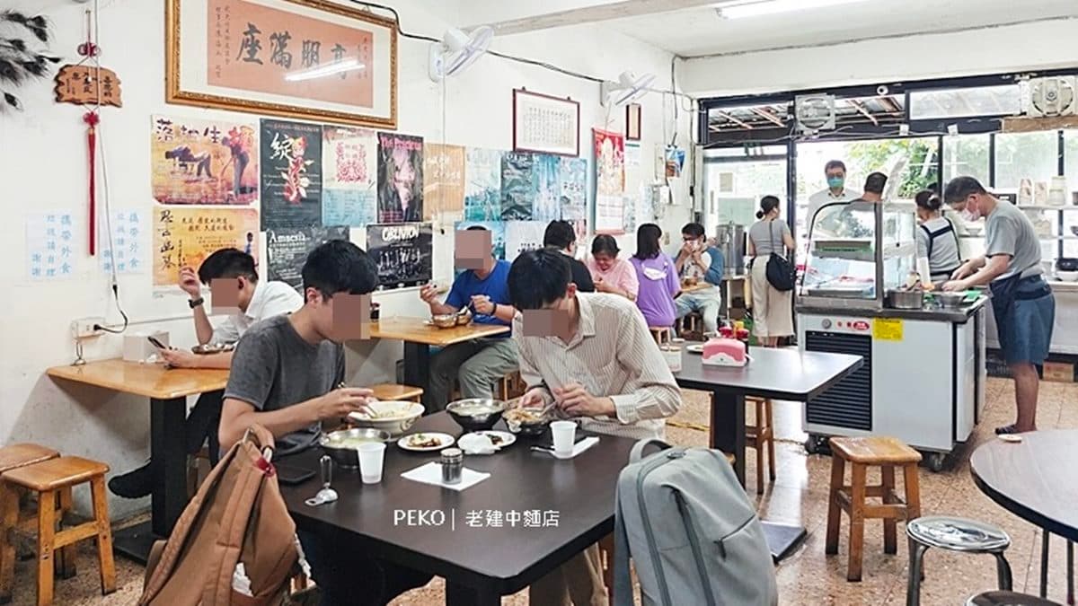 店內的座位挺多的，桌距也不會太近，算滿寬敞。（圖片來源：PEKO の Simple Life）
