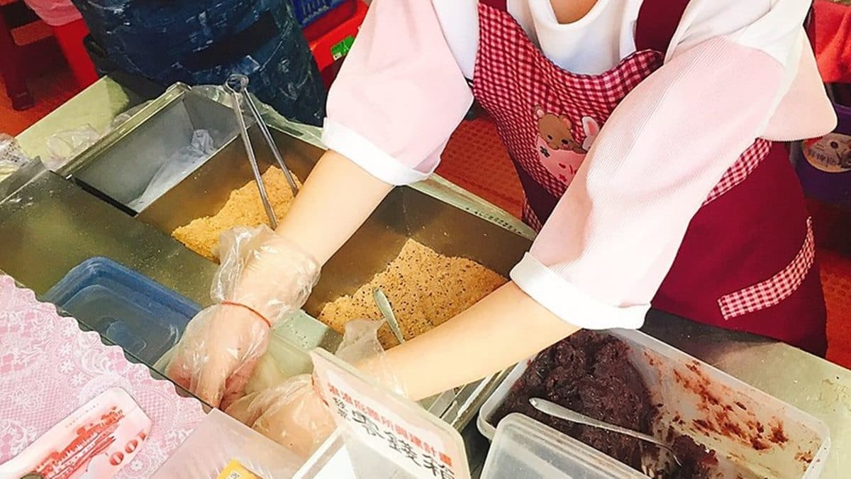 這裡也有賣包餡麻糬，口味有花生、芝麻、紅豆。（圖片來源：Maruko與美食有個約會）