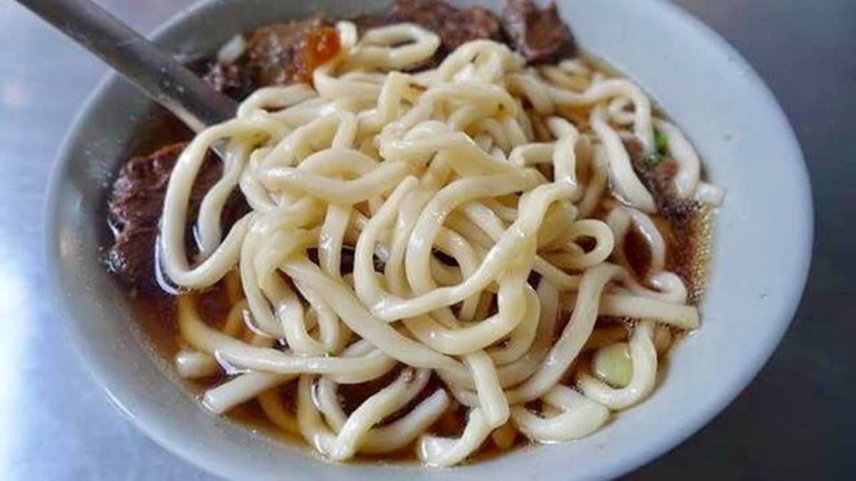 麵條可以選擇寬麵或拉麵，２種口感軔性都不錯。（圖片來源：貓大爺部落格）