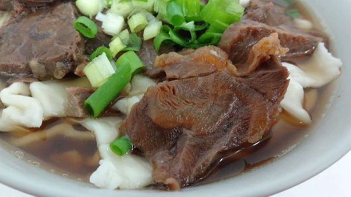 牛肉使用澳洲腱子肉，肉塊大又多，價錢真的非常划算。（圖片來源：貓大爺部落格）