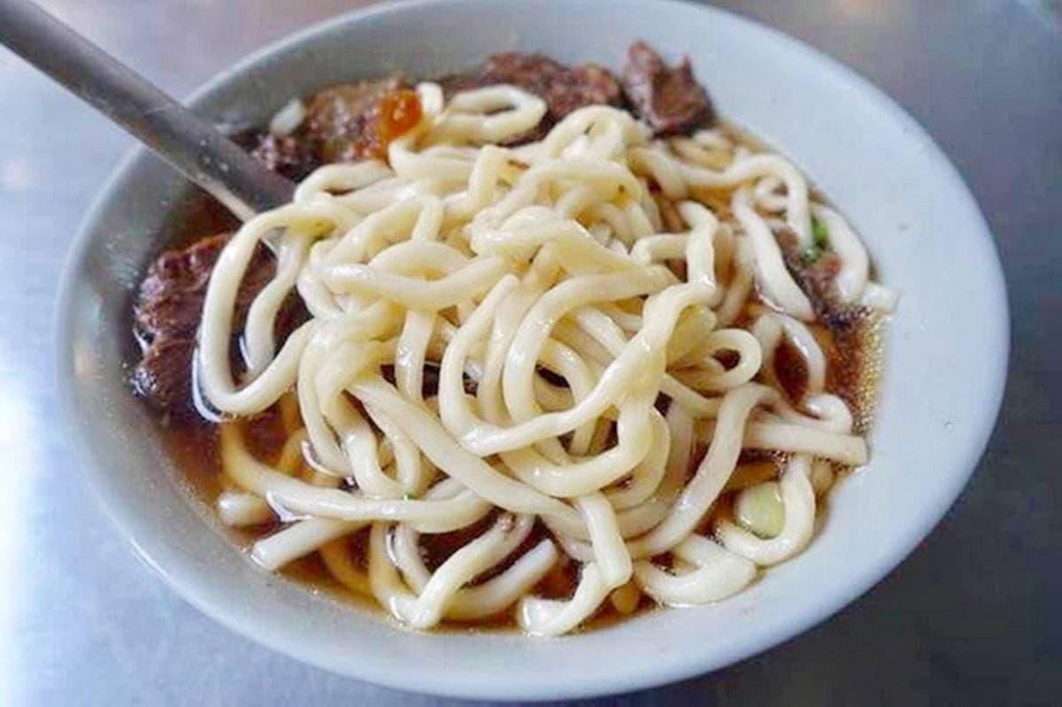 台北牛肉麵一條街！萬華５家必吃：加湯加麵都免錢、24小時營業、米其林推薦