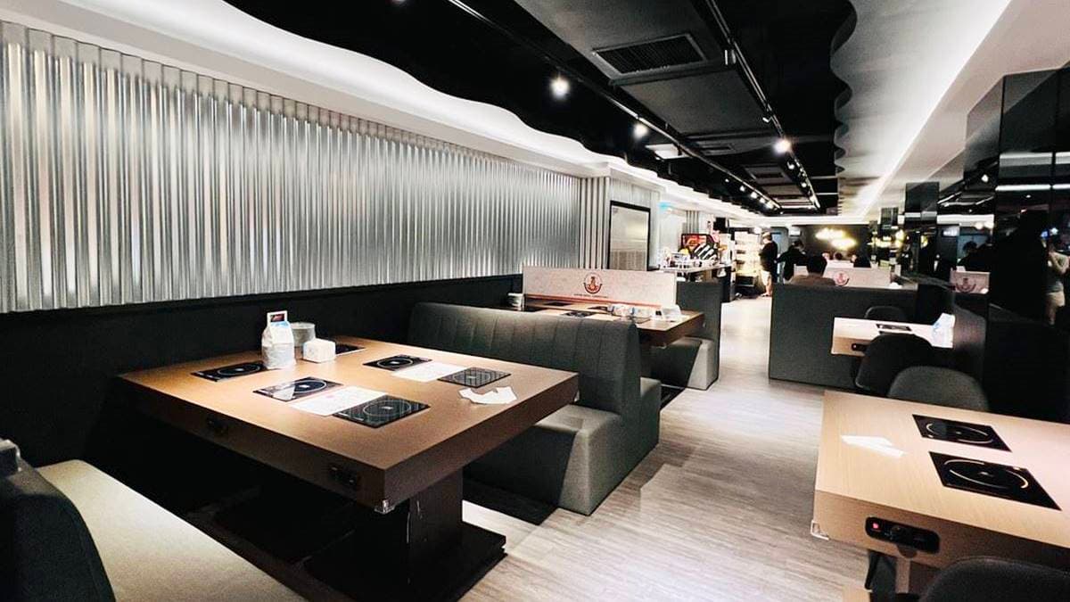 店內空間是狹長型，座位區很舒適。（圖片來源：達浪的日常手札）