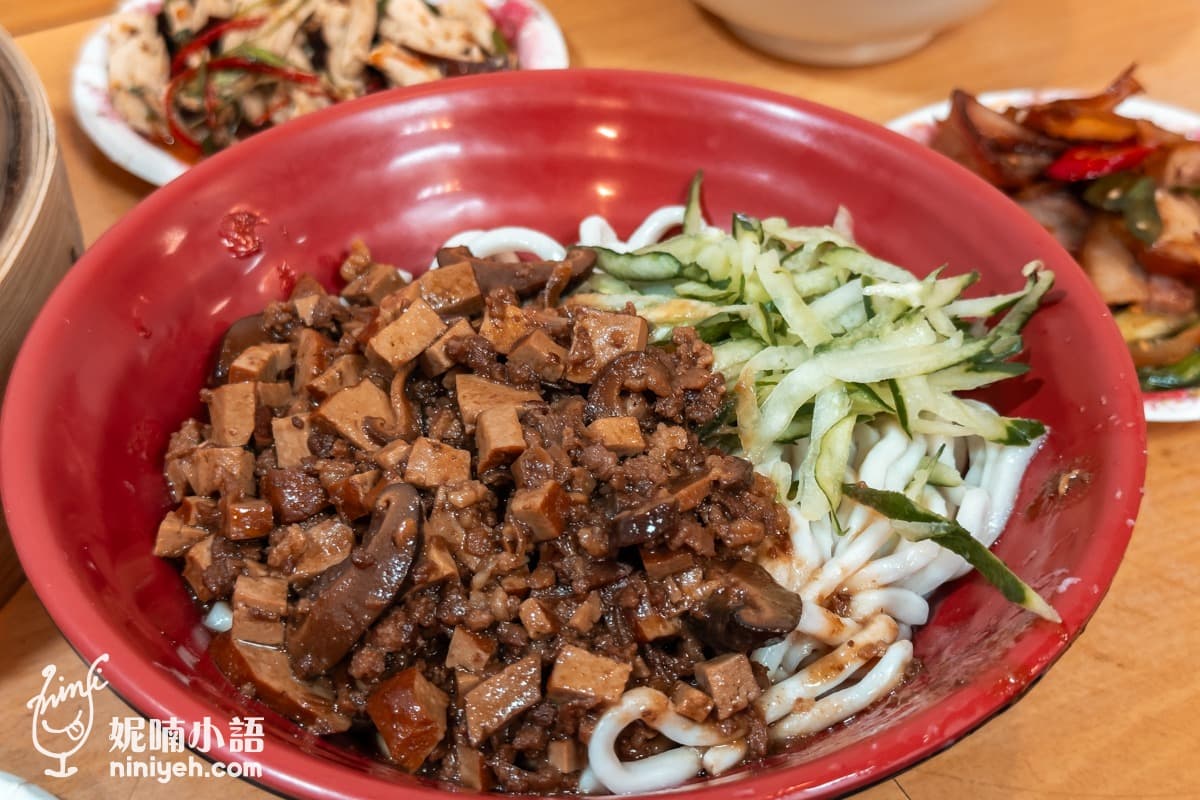巨無霸紅油抄手太欠吃!台北老店「山東蒸餃」飄香30年,日韓觀光客指定必嘗 巨無霸紅油抄手太欠吃!台北老店「山東蒸餃」飄香30年,日韓觀光客指定必嘗