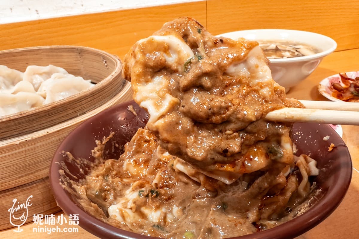 巨無霸紅油抄手太欠吃!台北老店「山東蒸餃」飄香30年,日韓觀光客指定必嘗 巨無霸紅油抄手太欠吃!台北老店「山東蒸餃」飄香30年,日韓觀光客指定必嘗