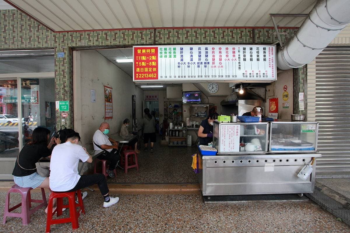 在地人心中第一名！私房「鱔魚意麵」沒觀光客３餐照客滿，大火快炒好滋味