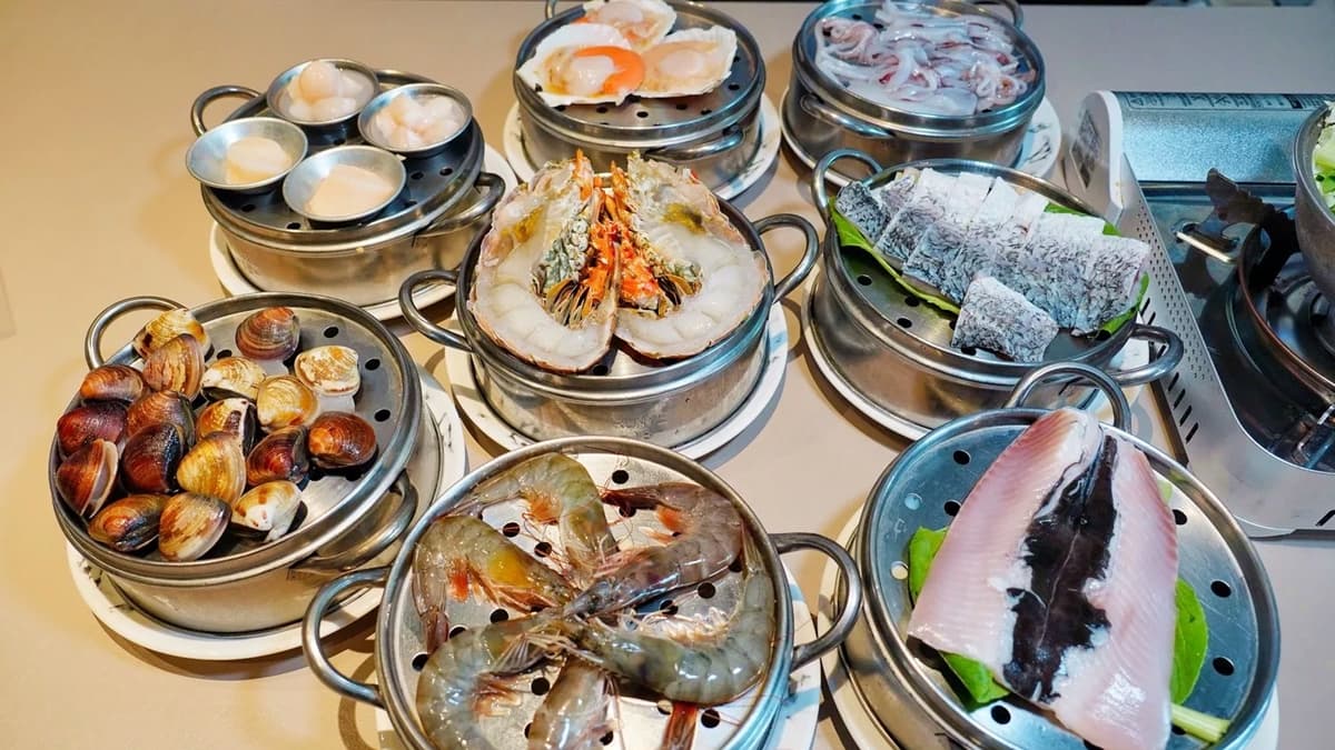「101海鮮塔」是必點招牌，有各式新鮮海鮮。（圖片來源：混血珊莎的奇幻旅程）