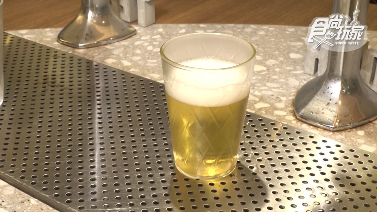 「氣泡茶飲」結合了碧螺春、文山包種、桂花烏龍、奇種烏龍４種茶。