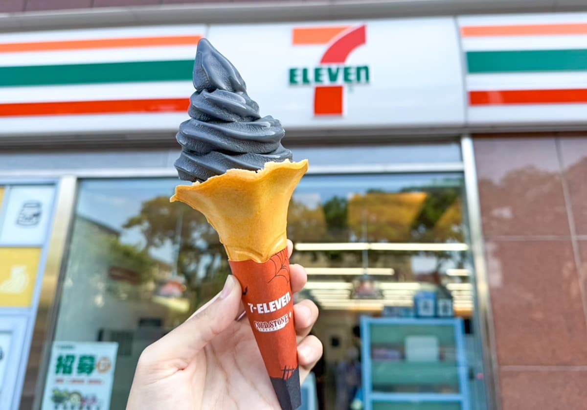 7-11暗黑霜淇淋買一送一!萬聖節聯手酷聖石推「岩鹽牛奶糖霜淇淋」+QQ小麻吉 7-11暗黑霜淇淋買一送一!萬聖節聯手酷聖石推「岩鹽牛奶糖霜淇淋」+QQ小麻吉