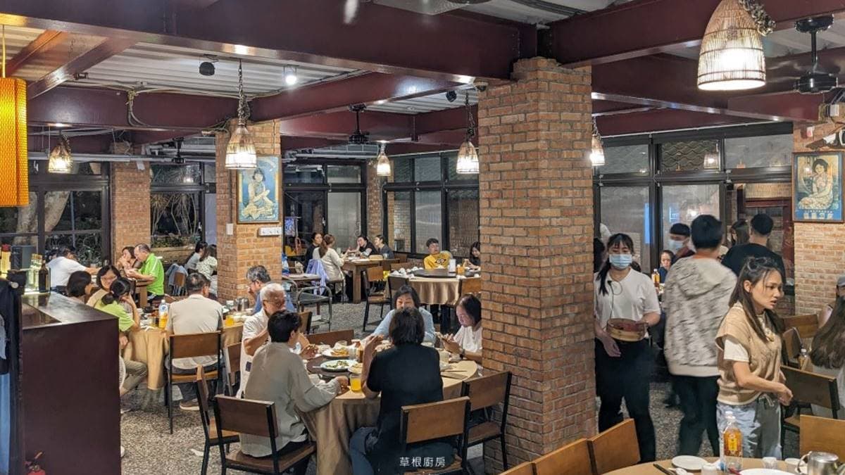 內用座位大部分都是圓桌，很適合聚餐。（圖片來源：欣晴。美食旅遊生活分享）