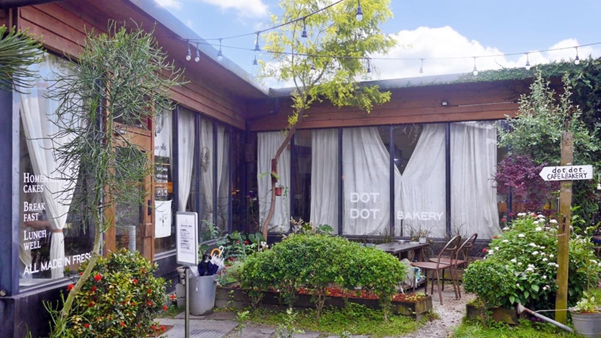 大約在開店前10分鐘，就會有服務人員出來調查人數並發號碼牌。（圖片來源：瑋瑋＊美食萬歲）