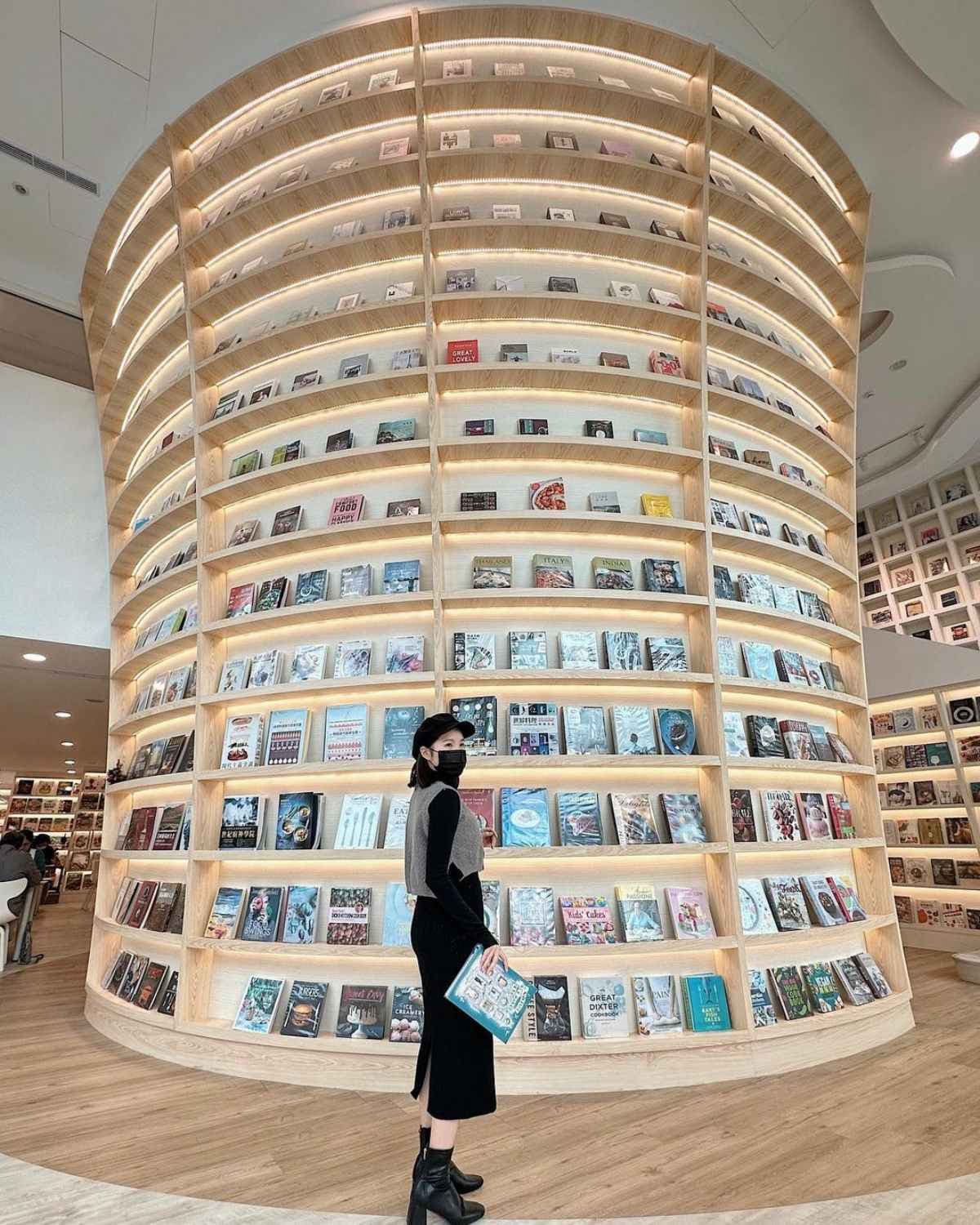 飲料暢飲、不限時看書看到飽！「淡水最美書店」100元待整天，週末放空首選