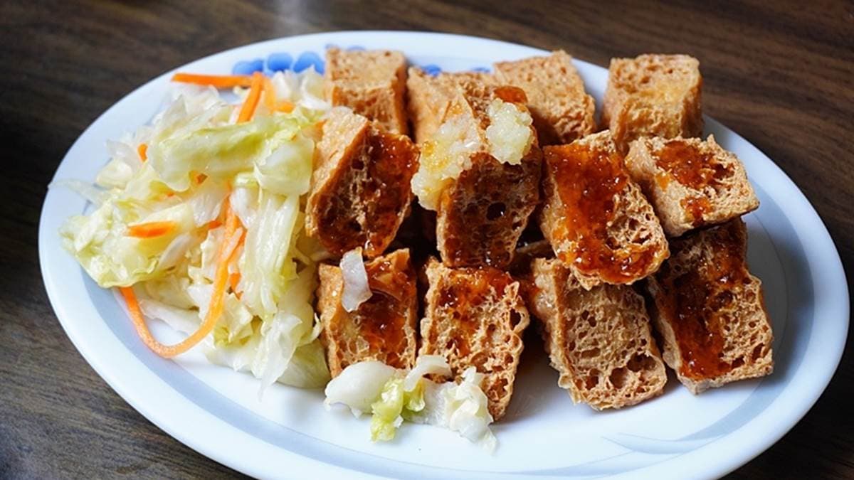 這裡的臭豆腐是先切再炸，所以每一面都超酥脆。（圖片來源：PEKO の Simple Life）