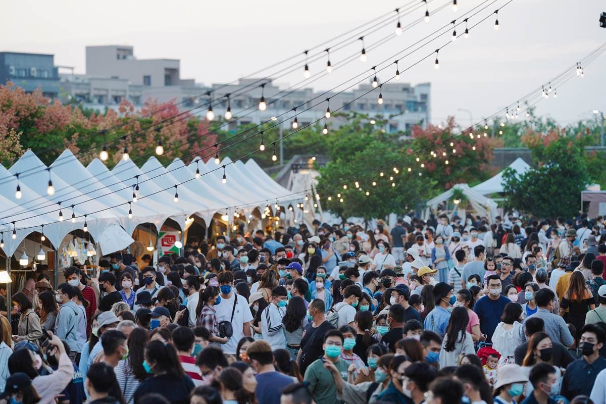 「全台最大戶外音樂節」在高雄！逛爆450家跨國市集，35組超強卡司一次看