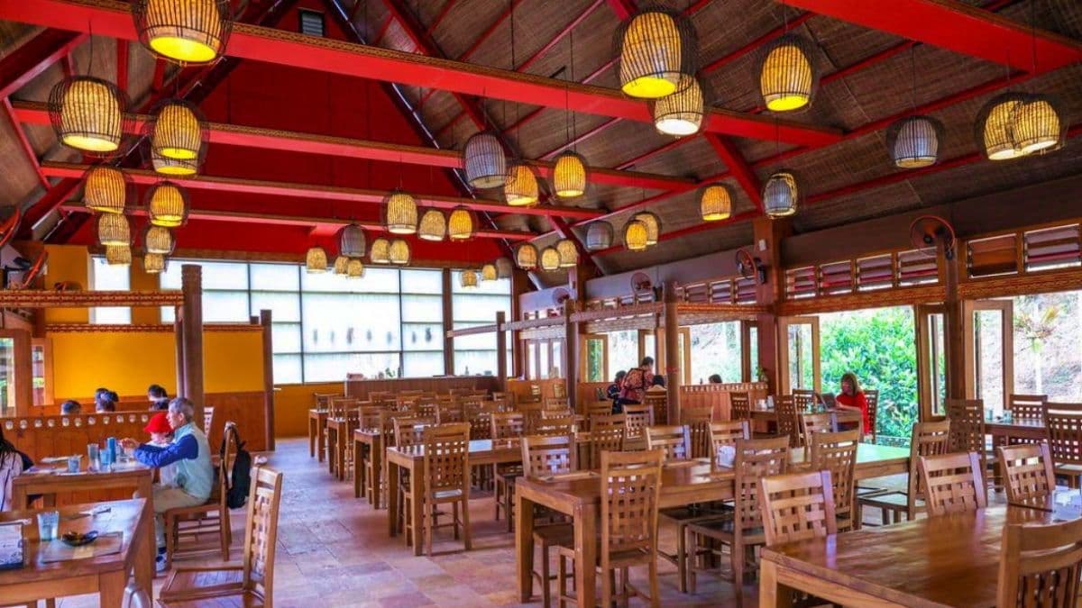 餐廳建材設計均來自印尼，呈現百分百的南洋風。（圖片來源：陳小可的吃喝玩樂）