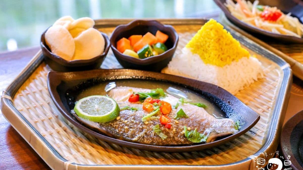 「泰式檸檬魚」魚肉細緻有入味，醬料酸酸甜甜帶點辣，口味很不錯。（圖片來源：陳小可的吃喝玩樂）
