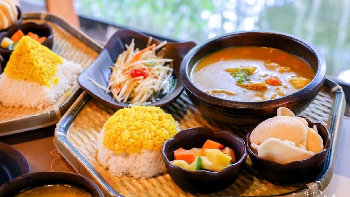 「峇里島黃咖哩雞」口味溫和不辣，搭配招牌薑黃飯，又香又好吃。（圖片來源：陳小可的吃喝玩樂）