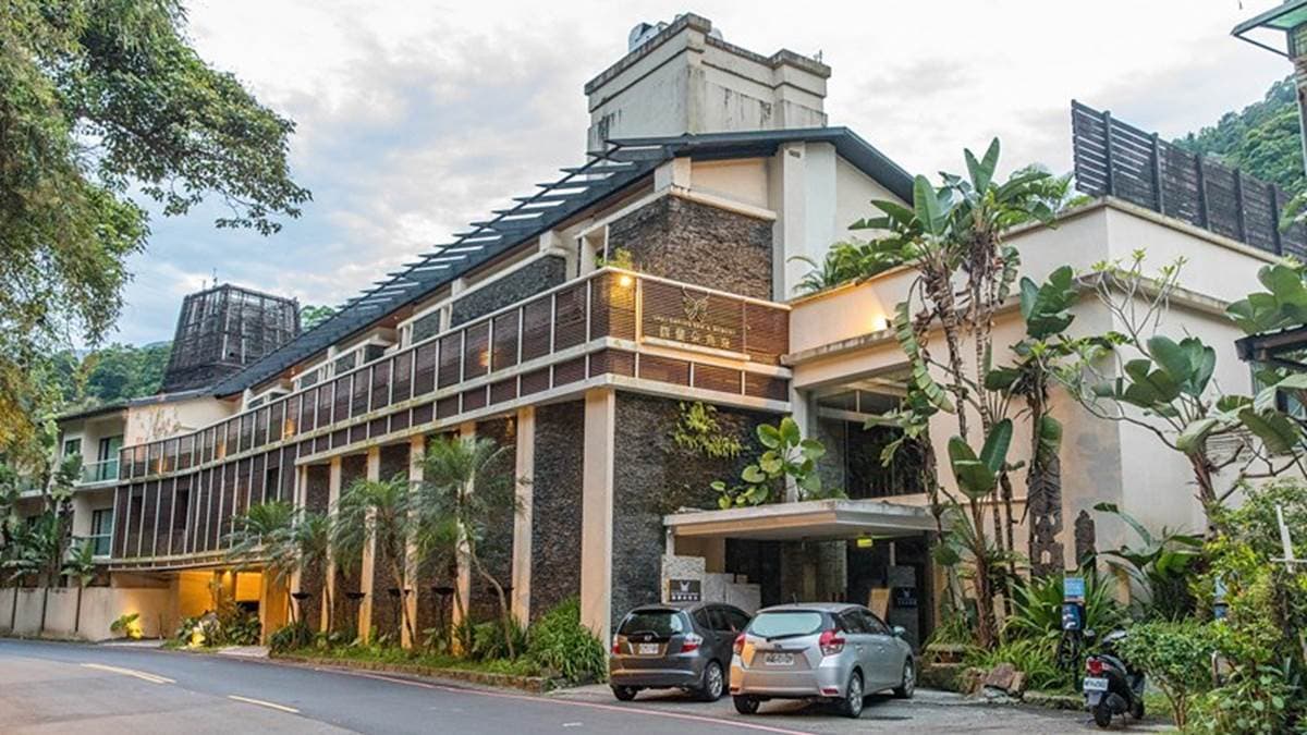 「馥蘭朵烏來渡假酒店」位於新北市烏來區的新烏路上。（圖片來源：小虎食夢網）
