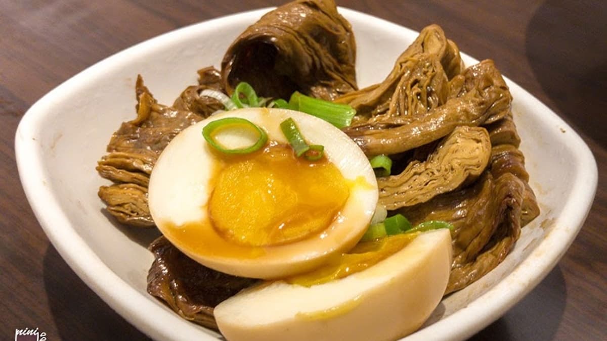 滷味屬於非常古早味的做法，帶有濃烈的鹹度與醬油味。（圖片來源：妮喃小語）