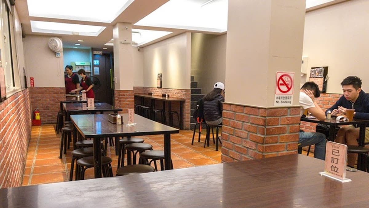 店內共有３層樓，１樓提供外帶，２、３樓為內用區。（圖片來源：妮喃小語）