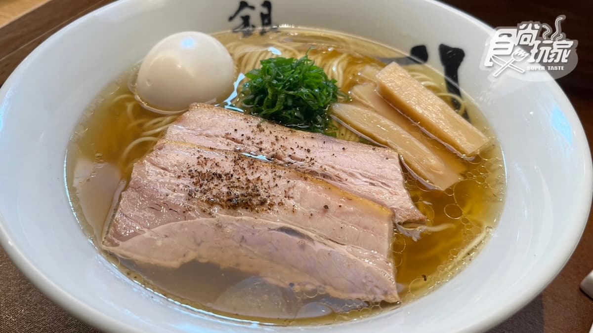 「特製中華餛飩拉麵」湯頭愈吃愈夠味。
