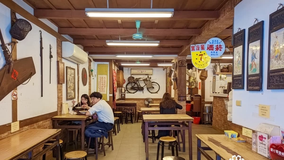 店內擺設相當古色古香，很有古早味。（圖片來源：花洛米一起去玩耍）