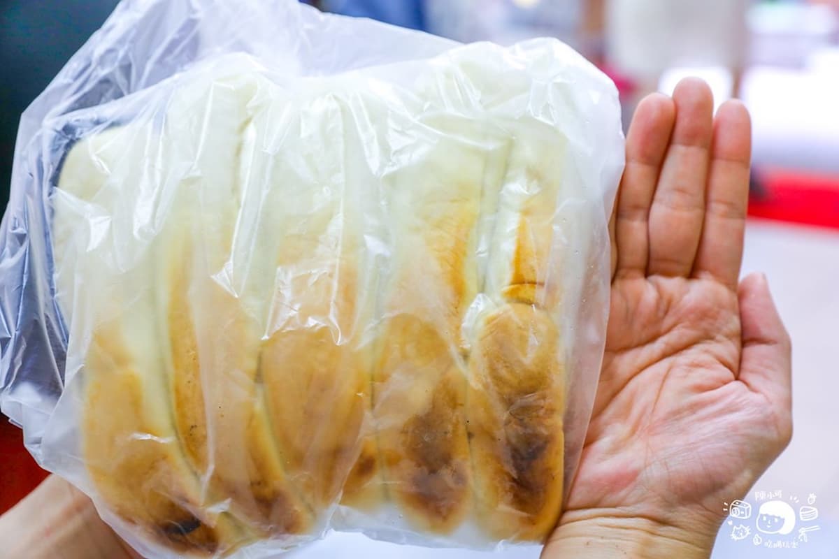 巷弄飄香70年！老麵現做焦脆「鍋貼饅頭」比手掌還大，２小時完售沒訂吃不到