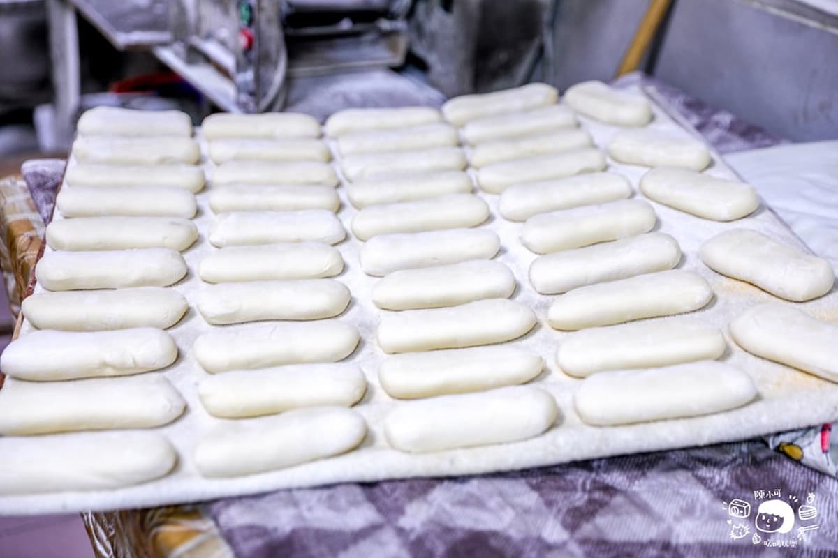巷弄飄香70年！老麵現做焦脆「鍋貼饅頭」比手掌還大，２小時完售沒訂吃不到
