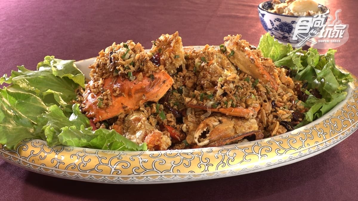 招牌「沙母避風塘」裡面蟹黃很多，吃起來超滿足！