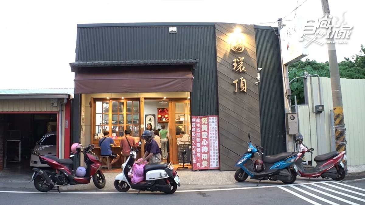 鹿港「圓環頂麵食館」是在地人也愛的古早味麵店。