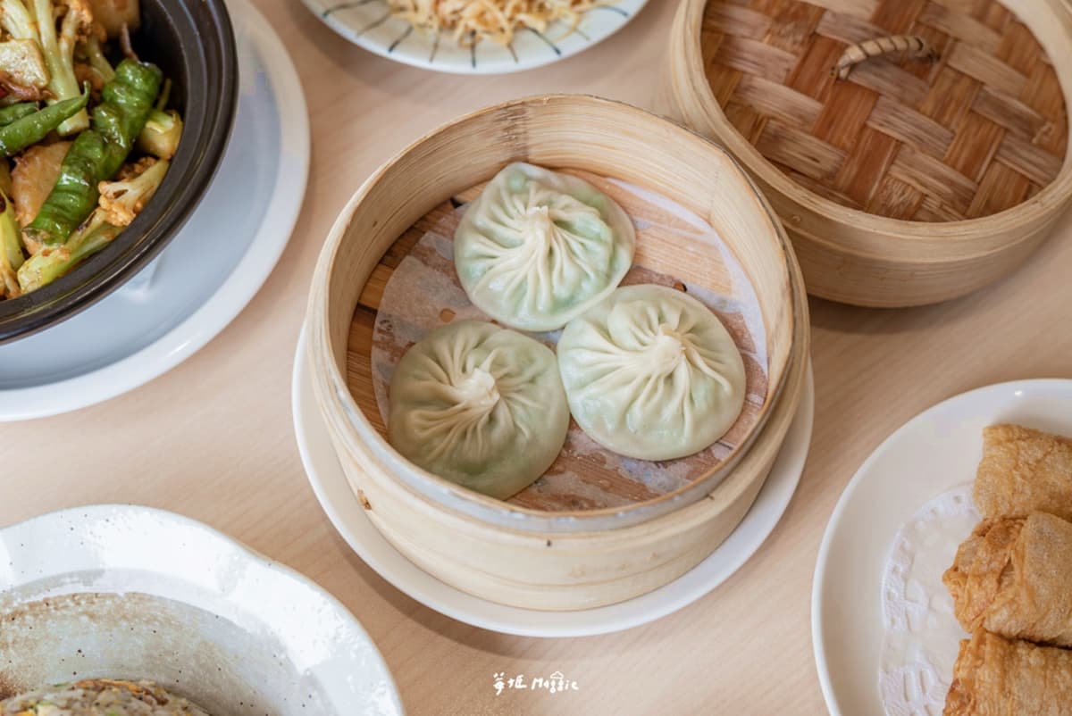 素食界的鼎泰豐！台中「最難訂蔬食餐廳」來台北，爆汁湯包、香Q炒飯都必點