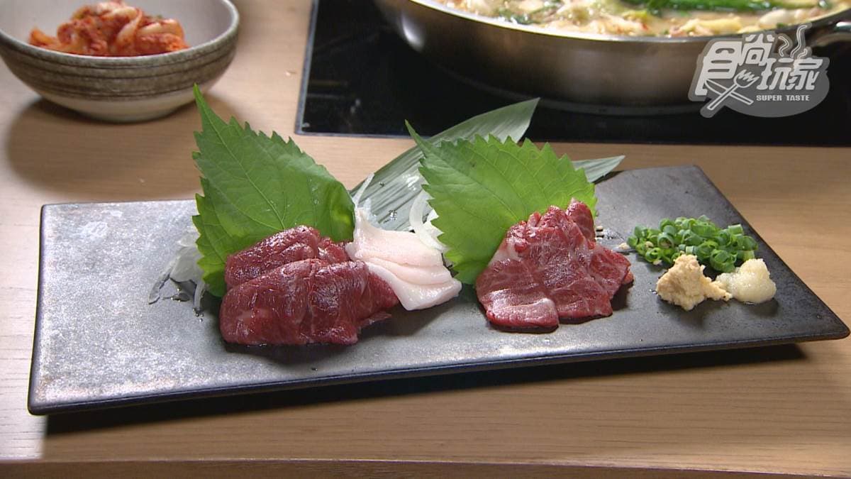 「熊本直送馬刺拼盤」選用馬的大腹肉、馬頸，肉質軟嫩Ｑ彈、入口即化。