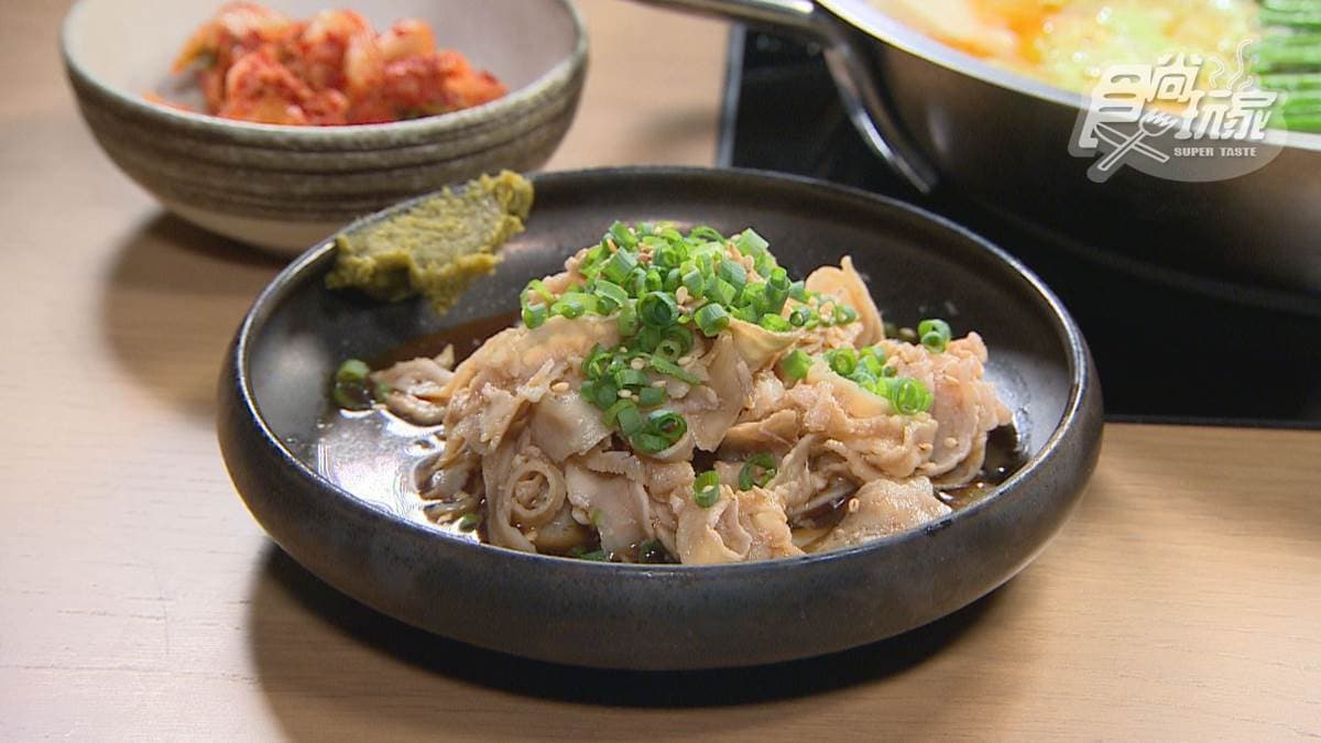 「涼拌牛醋內臟」搭配柚子醋，口感很清爽。