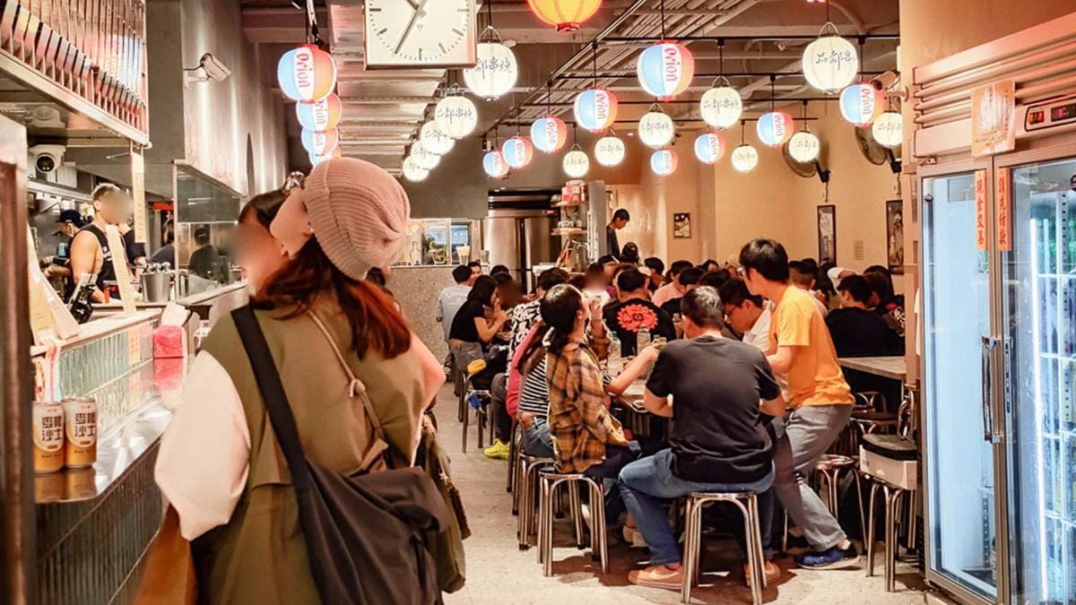店家生意超好，不分平假日店內總是坐滿人。（圖片來源：葉影瓶像）