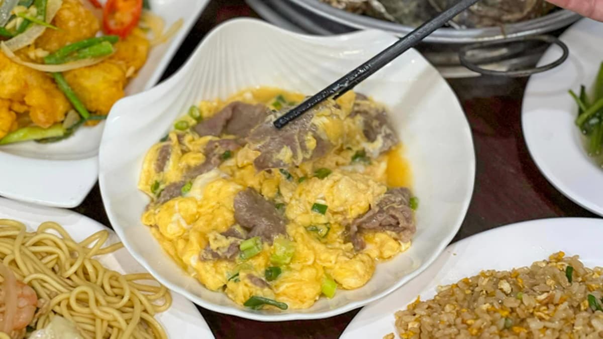 「滑蛋牛肉」厚實的滑蛋香，搭配軟嫩的牛肉，真的好好吃啊～（圖片來源：花露露の花花世界）