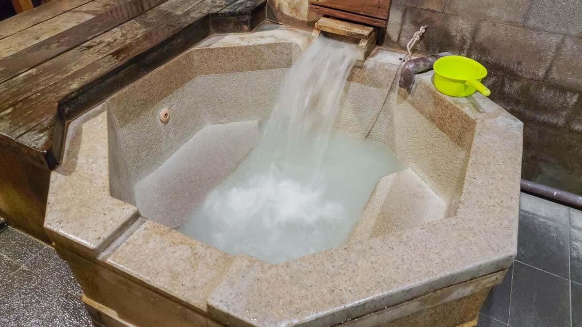 溫泉聞起來還是有硫磺的味道，但不會太重。（圖片來源：小佳的幻想世界）