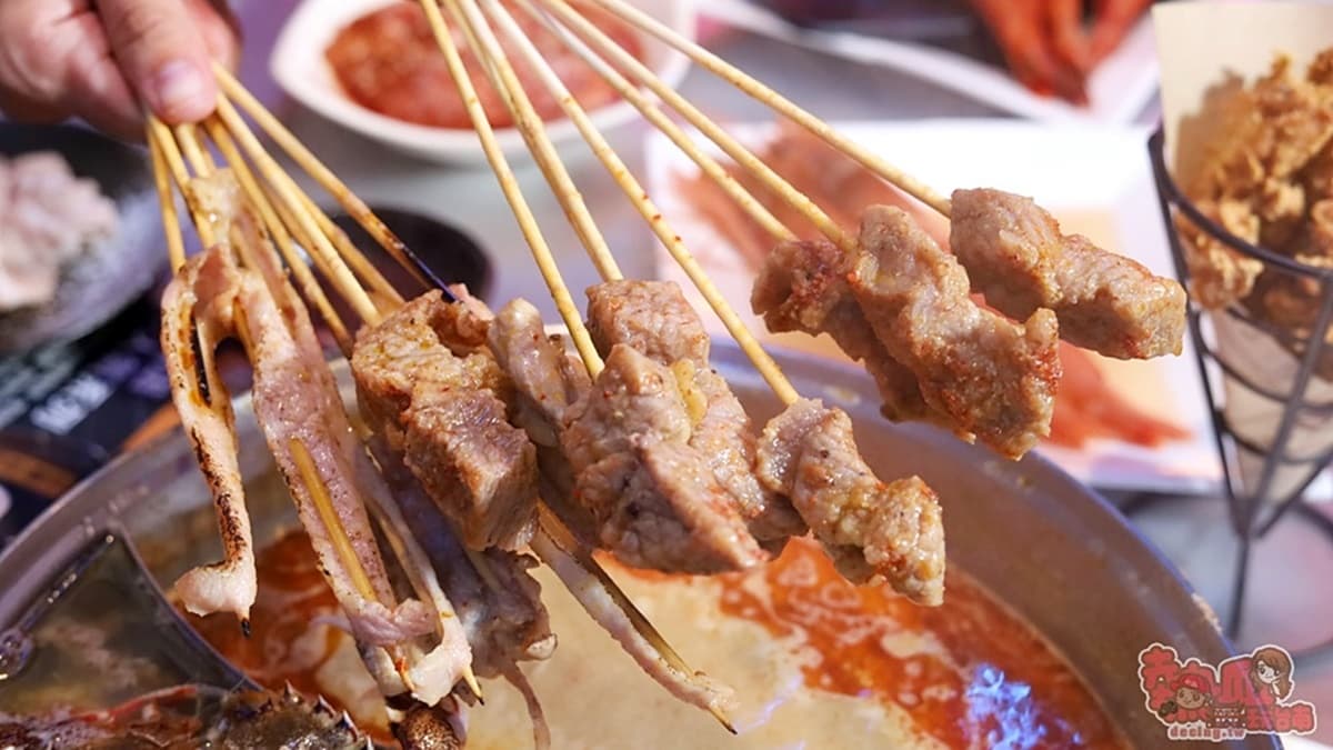 「麻辣骰子牛」吃起來辣度溫和不嗆口。（圖片來源：熱血玩台南。跳躍新世界）
