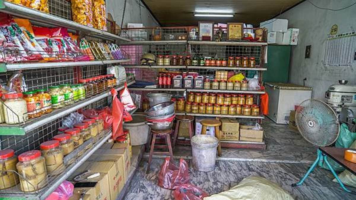 店裡也有販售著許多醃漬醬料類的食品。（圖片來源：多肉動物-以食物為座標的女人）