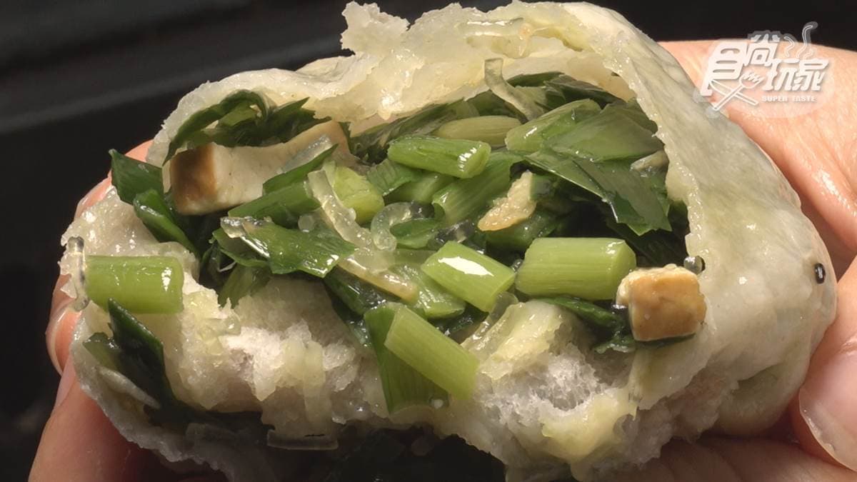 內餡的韭菜是每天新鮮直送，口感很鮮甜。