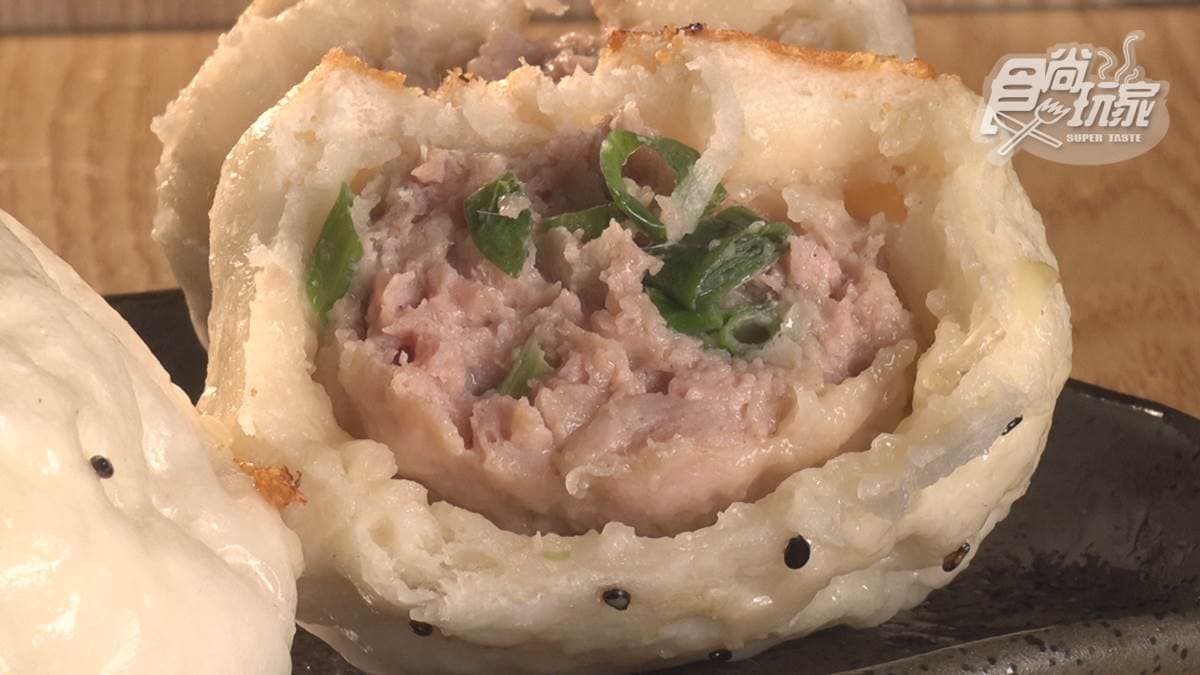 鮮肉包內餡肉香很濃，料也不少，吃起來有飽足感。
