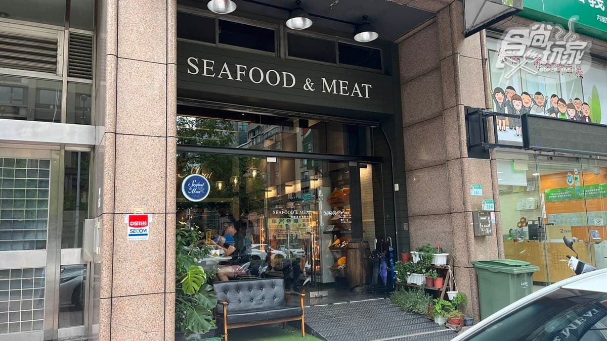 「Seafood＆Meat波波海鮮市集」位於台北市內湖區的民權東路上。