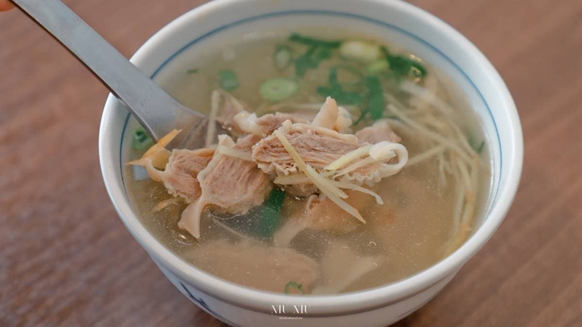 「肝連湯」湯頭清甜，薑絲提味提得恰恰好。（圖片來源：妞妞幸福花園）