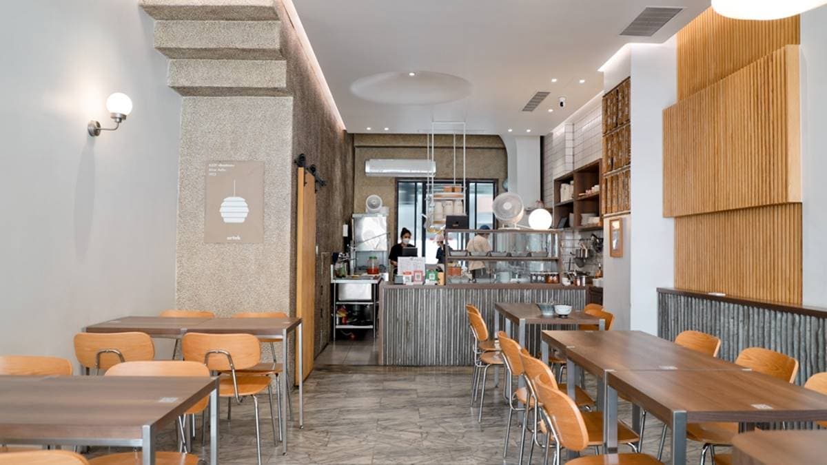 店家於2021年整修後，用餐環境更加舒適、乾淨。（圖片來源：妞妞幸福花園）